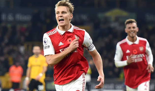 odegaard-het-vao-mat-hlv-ac-milan-de-bao-ve-arsenal-dung-la-nguoi-doi-truong-mau-muc