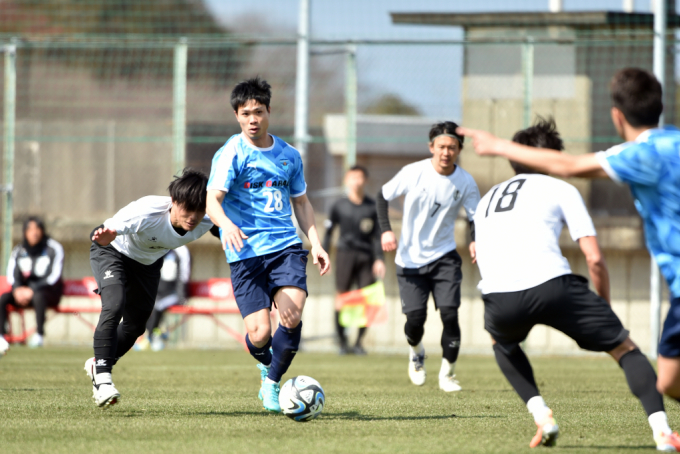 cong-phuong-lan-dau-duoc-ra-san-da-90-phut-cho-yokohama-fc