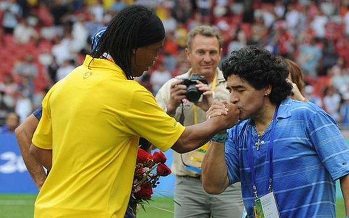 top-cac-ngoi-sao-tu-canh-giau-sang-den-chieu-rach-co-maradona-ronaldinho