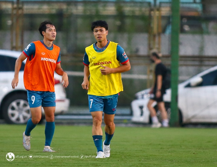 Không như Văn Toàn, Công Phượng sẽ không trở lại V-League