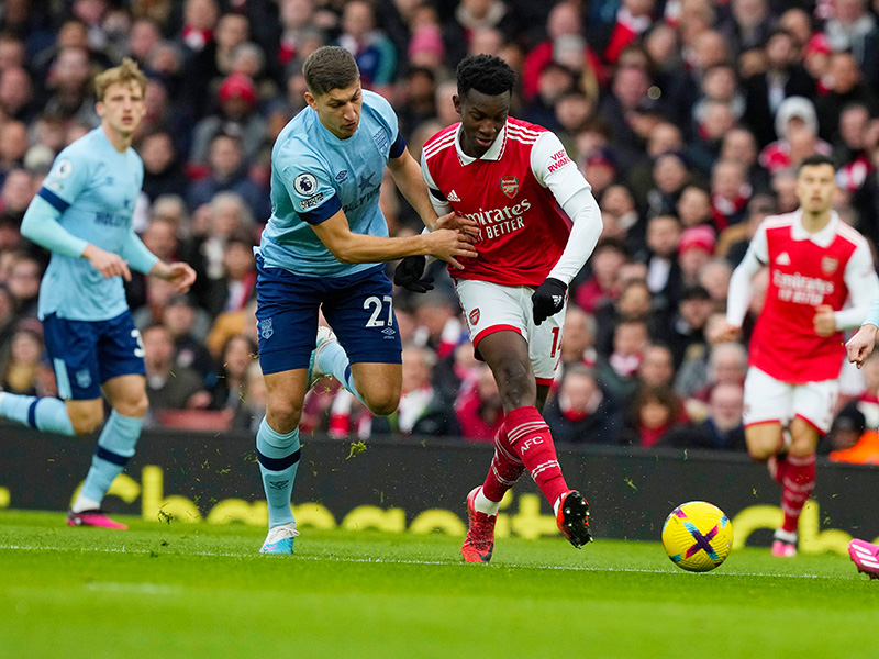 Soi kèo Brentford vs Arsenal lúc 0h30 ngày 25/11/2023