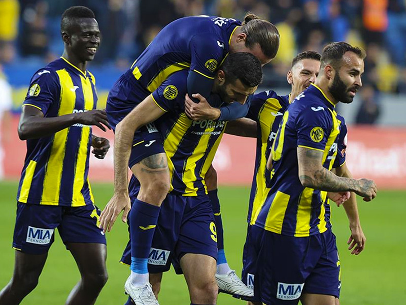 Soi kèo Ankaragucu vs Rizespor lúc 0h00 ngày 12/12/2023