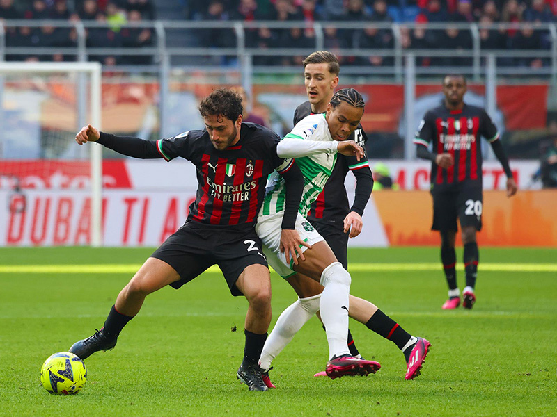 Soi kèo Milan vs Sassuolo lúc 0h00 ngày 31/12/2023