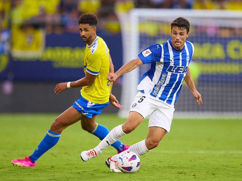 Soi kèo Alaves vs Cadiz lúc 3h00 ngày 20/1/2024