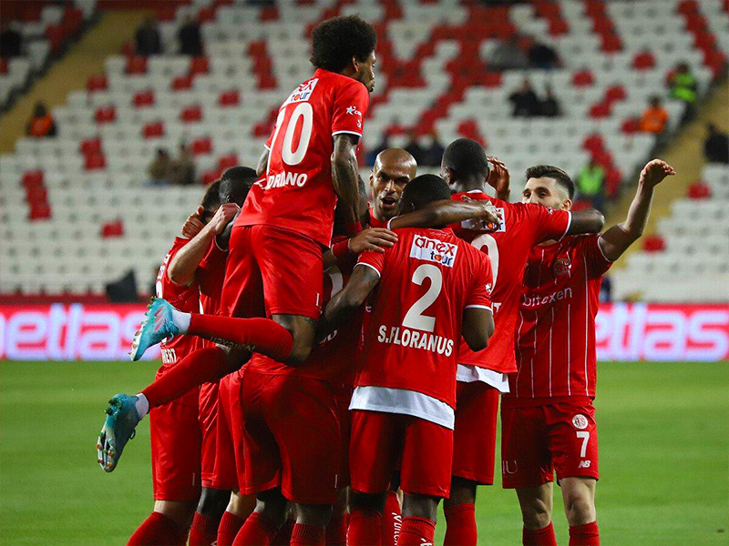 Soi kèo Pendikspor vs Antalyaspor lúc 21h00 ngày 9/1/2024