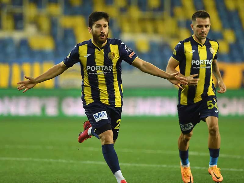 Soi kèo Ankaragucu vs Sivasspor lúc 21h00 ngày 2/2/2024