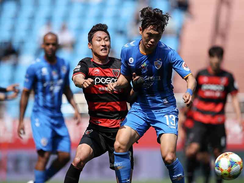 Soi kèo Ulsan vs Pohang Steelers lúc 12h00 ngày 1/3/2024