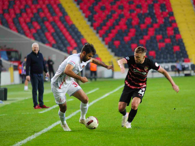 Soi kèo Antalyaspor vs Gaziantep lúc 0h00 ngày 5/3/2024