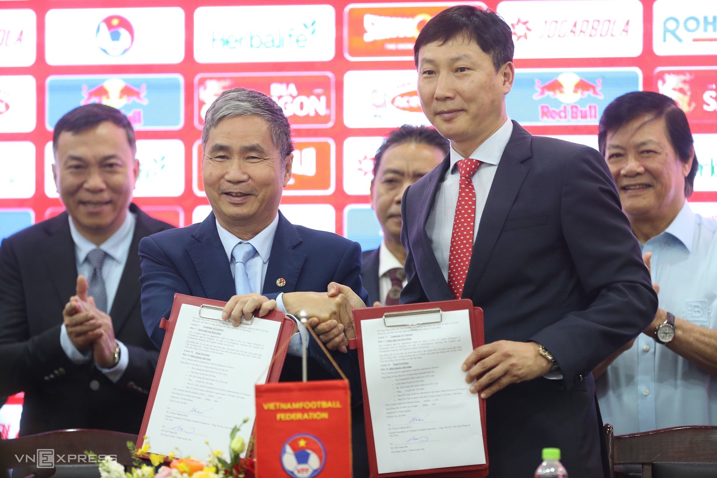 HLV Kim Sang Sik sẽ chọn những cầu thủ có phong độ cao nhất cho ĐT Việt Nam