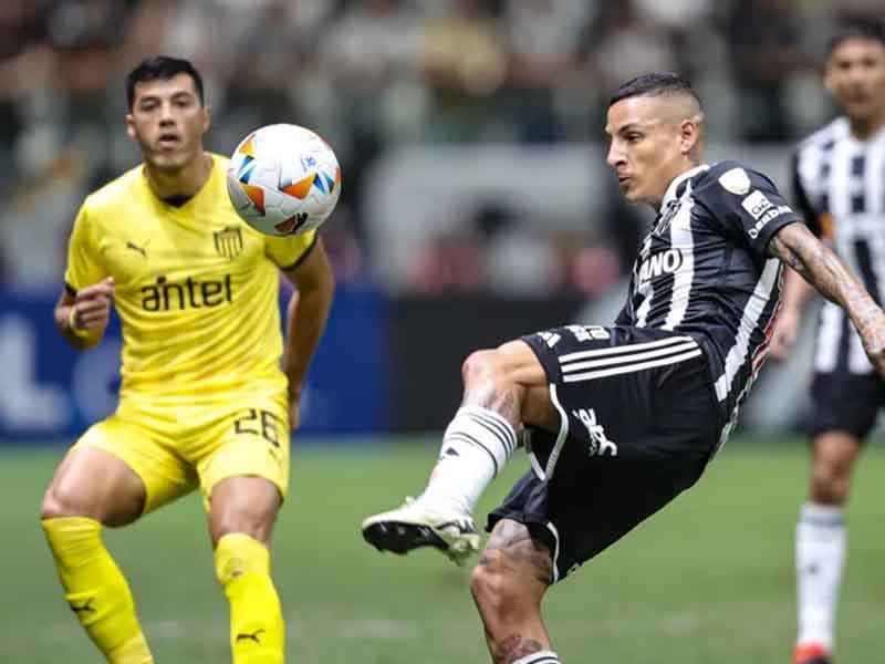 Soi kèo Penarol vs Atletico Mineiro lúc 5h00 ngày 15/5/2024