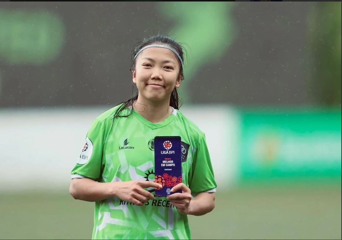 Khoảnh khắc Huỳnh Như nhận danh hiệu Cầu thủ xuất sắc nhất trận