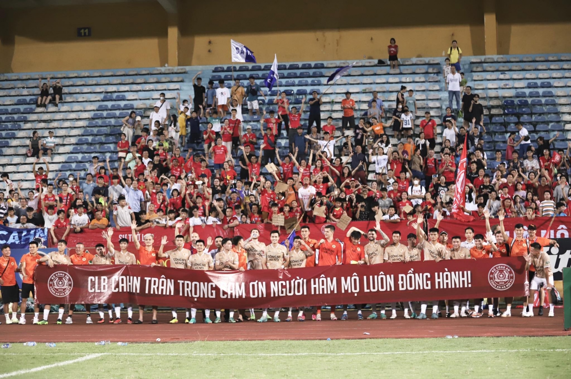 Quang Hải cùng CAHN khép lại trận đấu cuối mùa giải trên sân nhà