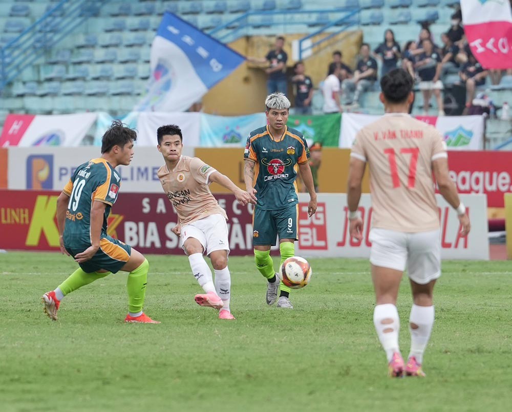 HAGL thua đậm CAHN vòng 25 V-League 