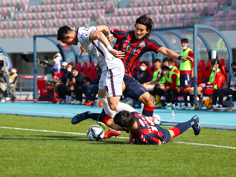 Soi kèo Gimcheon vs Suwon lúc 17h30 ngày 9/7/2024