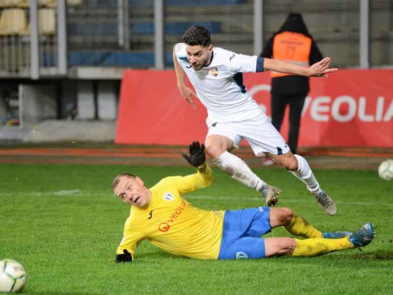 Soi kèo Petrolul Ploiesti vs Gloria Buzau lúc 1h30 ngày 16/7/2024