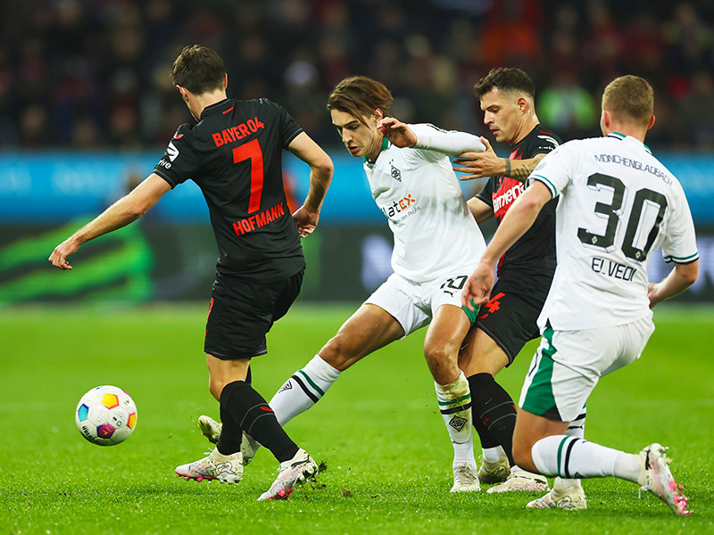 Soi kèo Gladbach vs Leverkusen lúc 1h30 ngày 24/8/2024