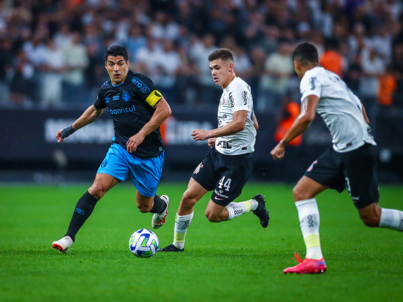 Soi kèo Gremio vs Corinthians lúc 7h30 ngày 8/8/2024