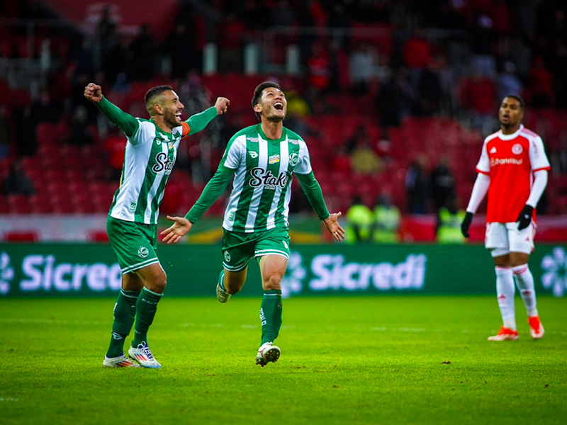 Soi kèo Internacional vs Juventude lúc 5h30 ngày 15/8/2024