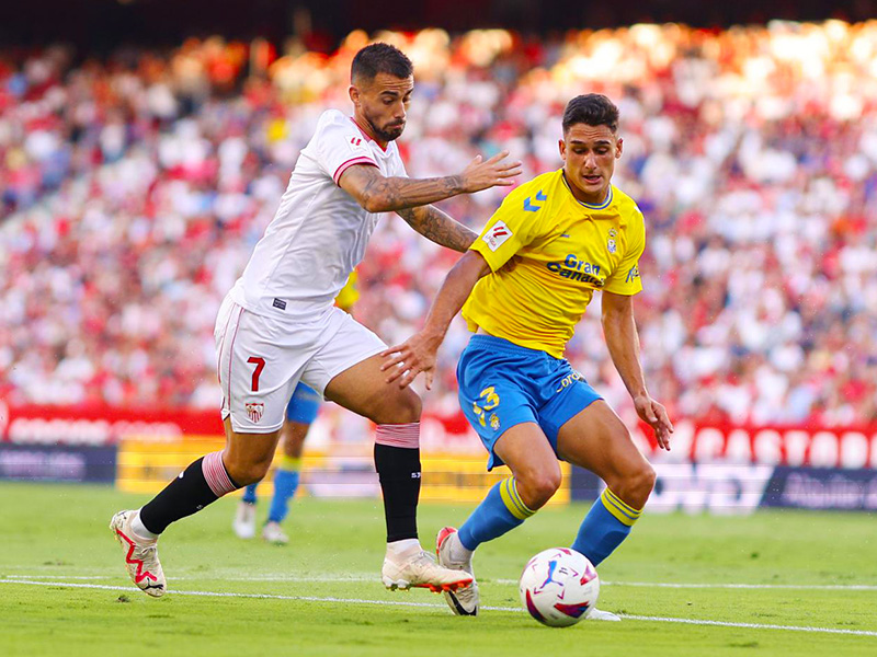 Soi kèo Las Palmas vs Sevilla lúc 2h30 ngày 17/8/2024