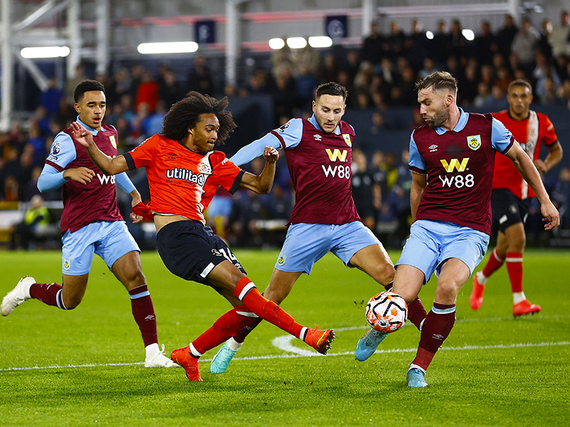 Soi kèo Luton vs Burnley lúc 2h00 ngày 13/8/2024