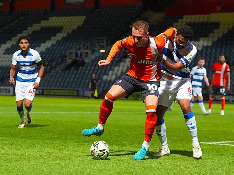 Soi kèo Luton vs QPR lúc 2h00 ngày 31/8/2024