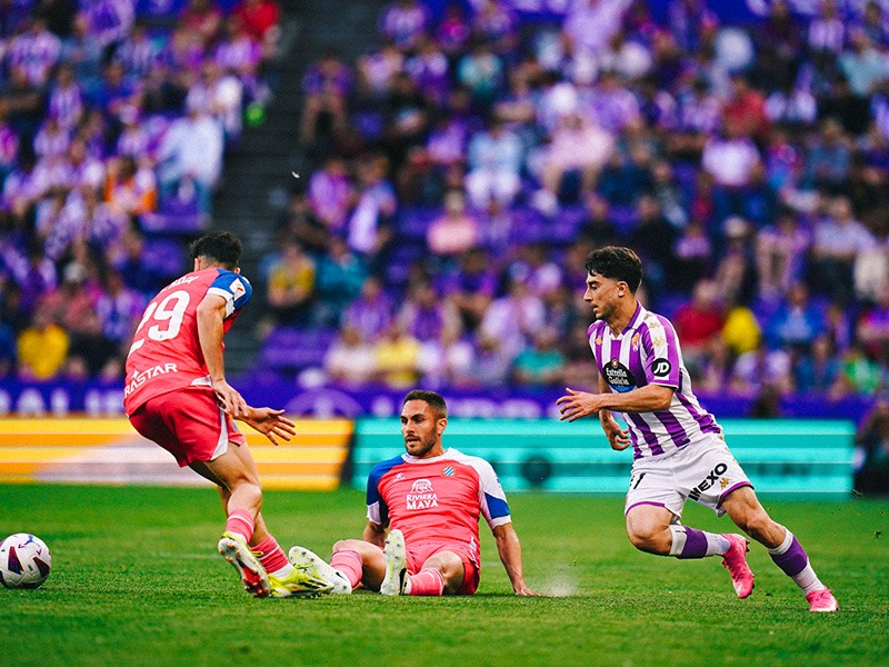 Soi kèo Valladolid vs Espanyol lúc 0h00 ngày 20/8/2024