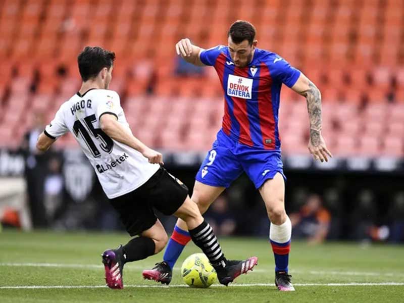 Soi kèo Racing Santander vs Eibar lúc 0h00 ngày 24/8/2024