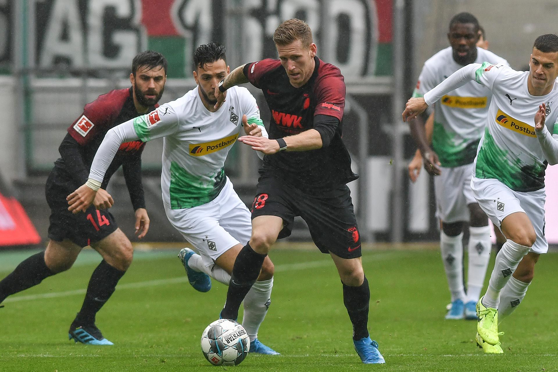 Soi kèo Augsburg vs Gladbach ngày 5/10